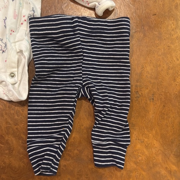 Carters Newborn Bundle - Picture 4 of 4